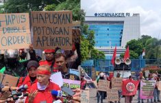 Ribuan Pengemudi Ojol Demo Tuntut THR, Heboh Geruduk Kantor Kemnaker Sambil Matikan Aplikasi