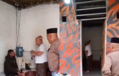 2 Warga Gerebek Pos Pemuda Pancasila di Meruya Utara yang Diduga Jadi Tempat Pesta Miras, Warganet: Mantap, Bapak..