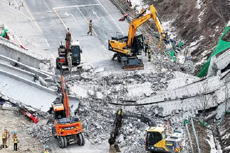 Jembatan Tol Ambruk di Korsel, 4 Orang Tewas dan Banyak Korban Terjebak