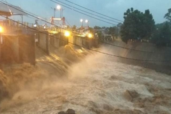 Sungai Ciliwung Siaga 2 dalam Ketinggian Capai 2,7 Meter, Warga Diminta Waspada