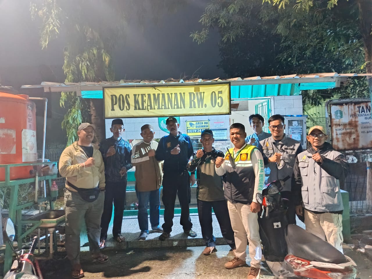 Pengelola RPTRA Rawa Buaya Gelar Sahur on the Road Bersama Linmas dan Bhabinkamtibmas