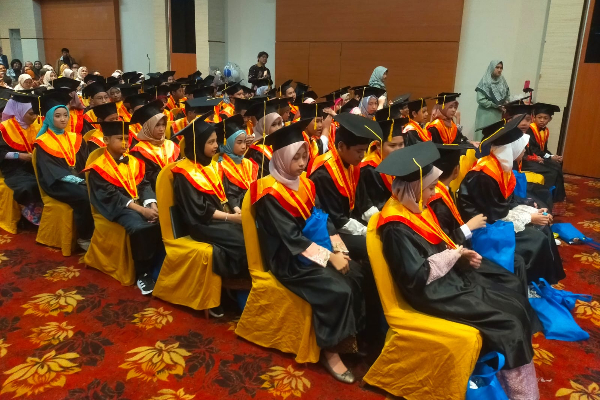 Larangan Pungutan Biaya Wisuda di Sekolah Jakarta, Berlaku Seluruh Jenjang Pendidikan, Tingkat SD hingga SMA 2025
