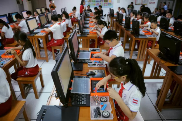 Mulai Tahun Ajaran Baru 2025-2026, Siswa Kelas 5 SD Bakal Belajar Coding di Sekolah, Simak Manfaat Besarnya