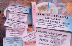 Heboh! Oknum Ormas Minta Uang Retribusi ke Pedagang di Pasar Jatibarang, Netizen: Bubar Aja!