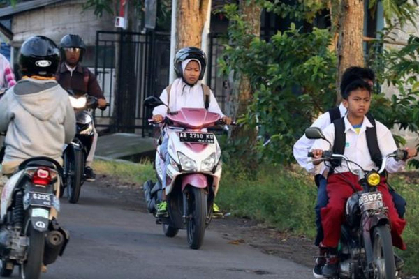 Syarat Usia Minimal Punya SIM, Siswa Dibawa Umur Dilarang Bawa Kendaraan ke Sekolah, Wajib Paham Ketentuannya!
