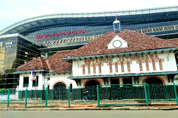 Daftar Kereta Api yang Berhenti di Stasiun Jatinegara 1 Mei 2025, Peringati Hari Buruh