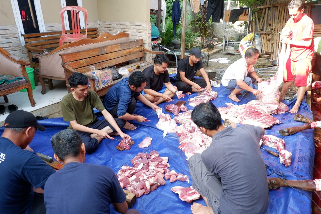 Warga DKI Jakarta Dilarang Buang Limbah Kurban Iduladha ke Got