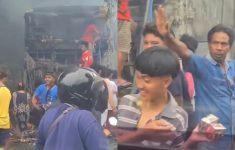 Viral! Bus Pahala Kencana Terbakar di Bangkalan, Warga Serbu Rokok Ilegal di Jalan