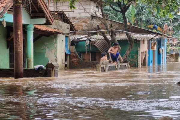Banjir di Jakarta Selatan Meluas Akibat Luapan Kali Krukut, Puluhan RT Terendam Air