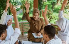 Kunci Jawaban Latihan Pemahaman Modul 3 Topik 1 PPG l, Apa yang Dimaksud dengan Menyesuaikan Pendidikan sesuai Kodrat Alam?