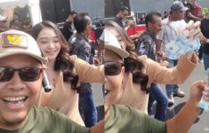 Kades Sawer Biduan di Tegal Viral di Medsos, Netizen: Menyala Pak Kades!