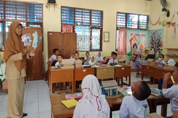 Ini Kriteria Guru Penerima Beasiswa D4/S1 Senilai Rp3 Juta, Tak Perlu Kuliah 8 Semester!
