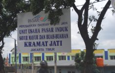 Pasar Induk Kramat Jati Gunakan Besek Bambu untuk Bagikan Daging Kurban Idul Adha 2025, Kurangi Sampah Plastik