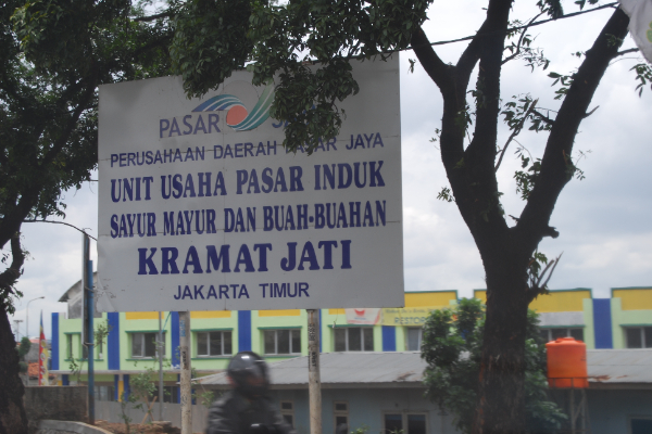 Pasar Induk Kramat Jati Gunakan Besek Bambu untuk Bagikan Daging Kurban Idul Adha 2025, Kurangi Sampah Plastik