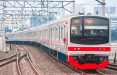 Tragis! Pria Dihantam Commuter Line di Kalideres Saat Menyeberang Rel, Meninggal di Tempat