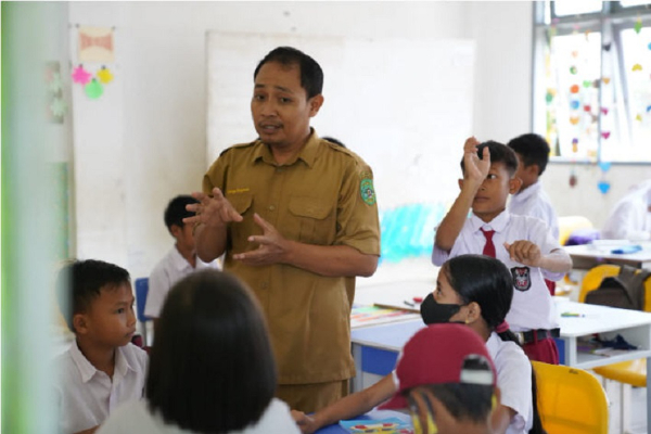 Syarat Daftar Guru Sekolah Rakyat 2025, Bisa Jadi ASN Beserta Bonus Tunjangan, Cek!