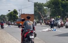 Tragis! Wanita Tertabrak Truk Pasir di Tulungagung, Tewas Terlindas Usai Serempet Ojol