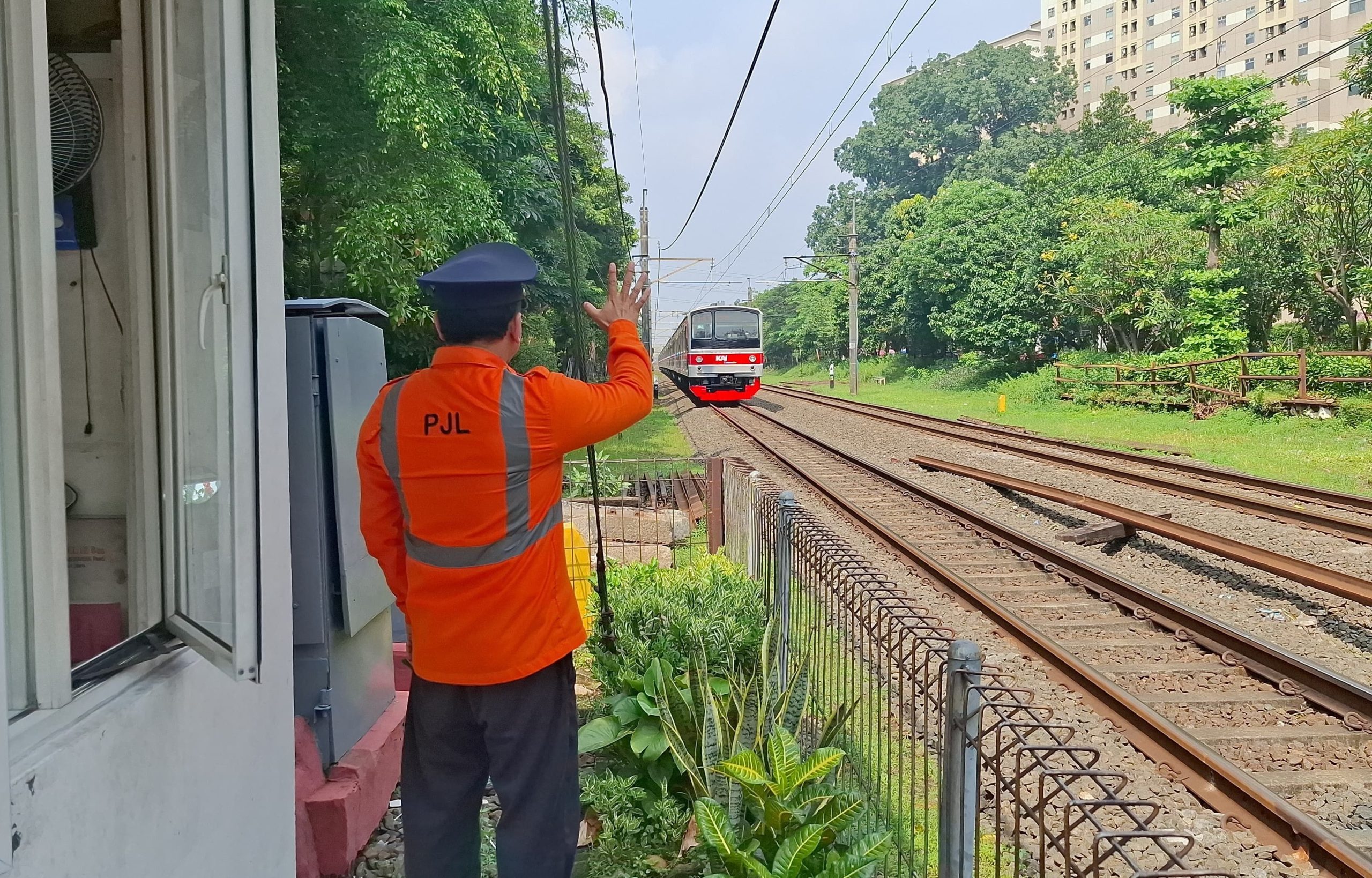 PT KSI Buka Posisi Petugas Jaga Lintasan