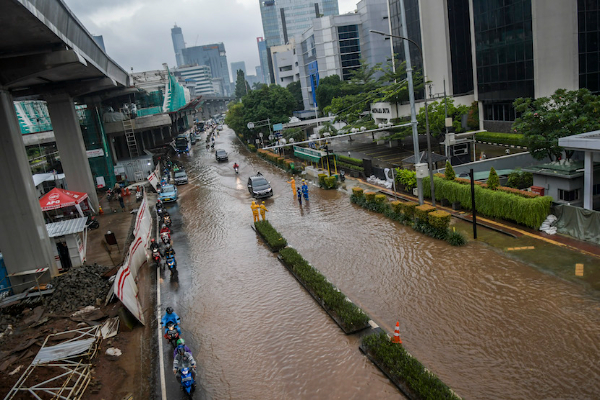 Jalan Rasuna Said Banjir, Rute TransJakarta Koridor 6 Lumpuh Total