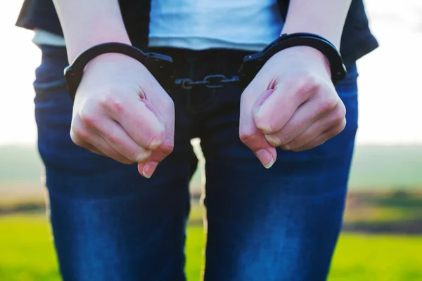Heboh! Penemuan Jasad Wanita Terborgol di Cisauk, Warga Cium Bau Tak Sedap di Semak-Semak