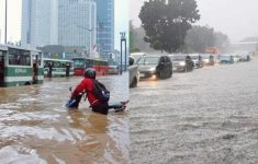 Banjir Jakarta Barat Masih Rendam Dua Ruas Jalan, 9 RT Terdampak