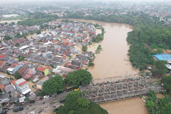 Banjir di Karawang: Tinggi Air Capai 2 Meter, Ratusan Rumah Terendam
