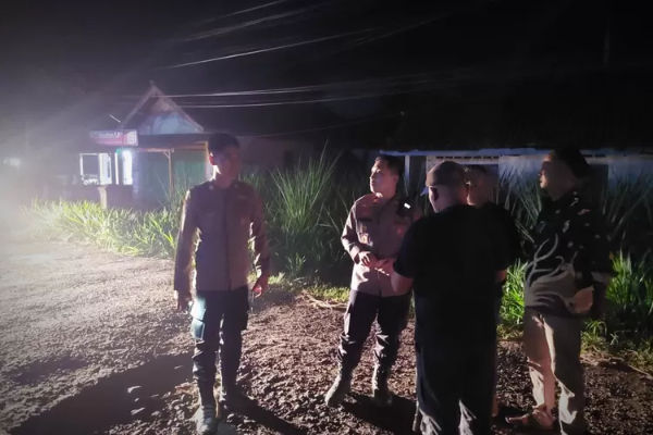 Pria Lansia Asal Lumajang Tergeletak di Pinggir Jalan dengan Luka Sabet Sekujur Tubuh
