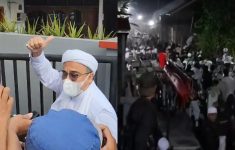 Ricuh! PWI-LS Lempar Batu Saat Ceramah Habib Rizieq Shihab di Pemalang, 5 Orang Dilarikan ke RS