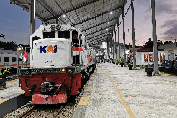 Lowongan Kerja PT KAI Agustus 2025, Khusus bagi Pelamar Lulusan D3-S1, Cek Persyaratannya!