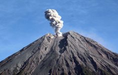 Gunung Semeru Erupsi 2 Kali, Tinggi Kolom Abu 1.000 Meter dari Kawah Puncak
