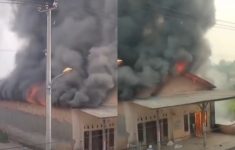 Kebakaran Gudang Perabotan Rumah Tangga di Bekasi, Diduga Api Berasal dari Pembakaran Sampah