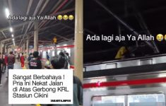 Pria Jaket Kuning Lari di Atas Gerbong KRL Stasiun Cikini, Penumpang Teriak Histeris