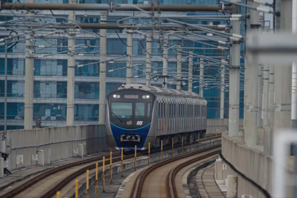 Tarif Transjakarta dan MRT Jakarta Kembali Normal