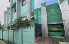 Siswa SD Berseragam Pramuka Hampir Jatuh dari Jendela Lantai 3 di Tangerang