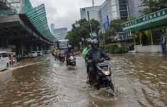 Banjir di Jakarta Selatan Rendam Sejumlah Titik, Diduga Tanggul Jebol dan Curah Hujan Tinggi