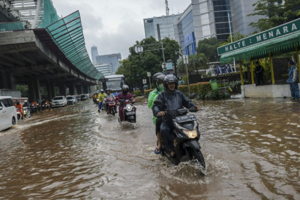 Banjir di Jakarta Selatan Rendam Sejumlah Titik, Diduga Tanggul Jebol dan Curah Hujan Tinggi