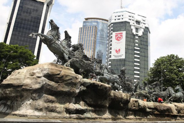 5 Tuntutan Utama Demo Buruh Hari Ini, Ribuan Suara Menggema di Patung Kuda
