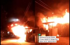 Rumah Makan Terbakar di Kebon Jeruk, Ini Kronologi Lengkapnya!