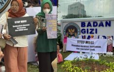Sekelompok Ibu Demo di Depan Kantor BGN Jakpus
