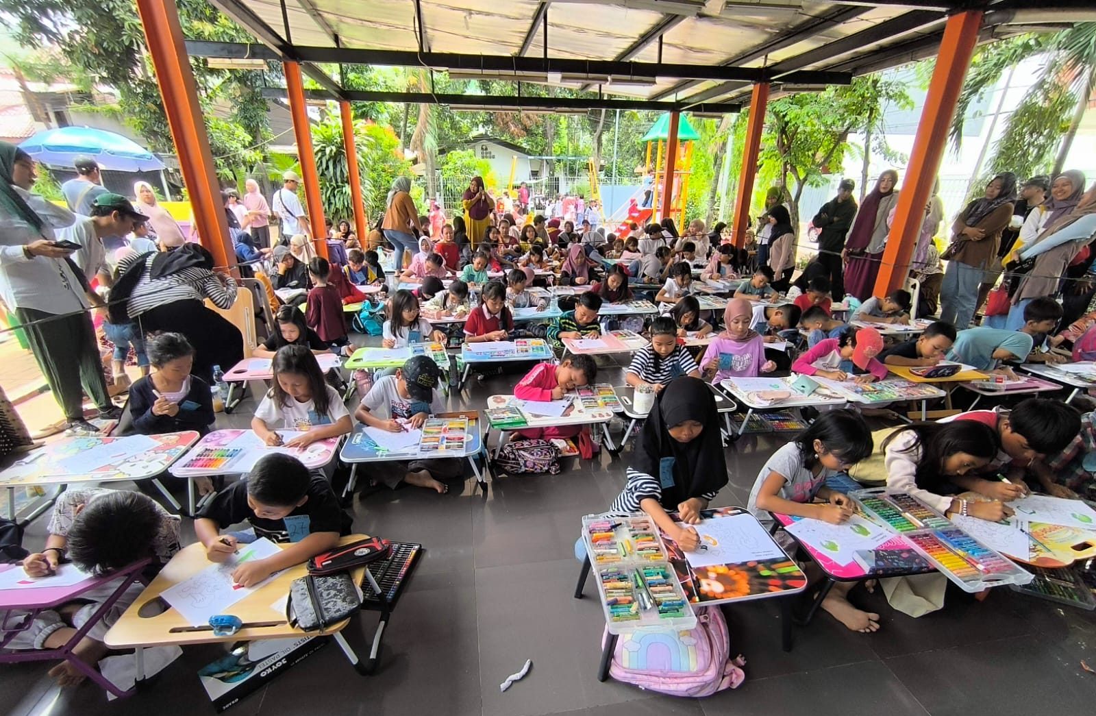 RPTRA Manuver Gelar Lomba Mewarnai Bersama McDonald’s, Anak-Anak Antusias Ikuti Kegiatan 2 WhatsApp Image 2025 10 27 at 13.00.36 e1761719842301