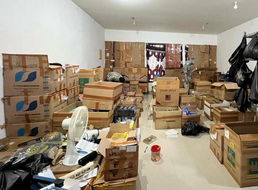 BPOM Jakarta Gerebek Gudang Obat Ilegal, Sita Ribuan Produk Impor Senilai Rp2,7 Miliar 2 WhatsApp Image 2025 10 31 at 15.19.22 e1761901748713