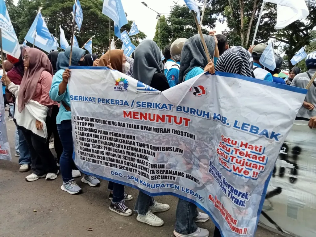Buruh Lebak Tuntut Kenaikan UMK 10,5% (Source: Banten News)