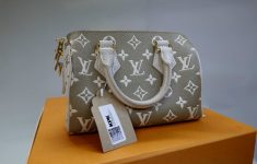 Daftar Barang yang Dilelang KPK Jaktim: Ikat Pinggang, Tas Dior hingga Louis Vuitton Mulai Rp19 Juta