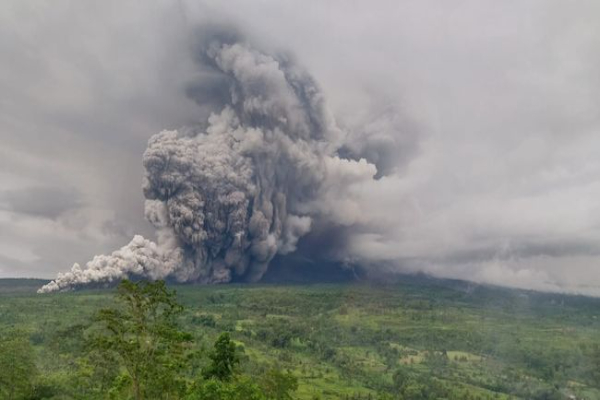 Rekayasa Lalin Malang–Lumajang Selama Gunung Semeru Erupsi: Awan Panas Meluncur 5,5 KM