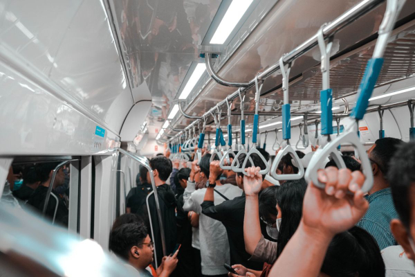 MRT Alami Gangguan Operasional, Penumpang Menumpuk di Sejumlah Stasiun