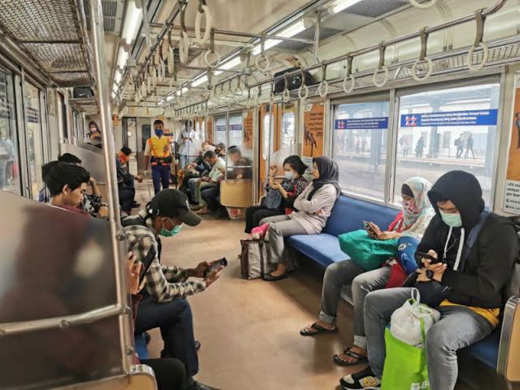 Ilustrasi gerbong dalam KRL