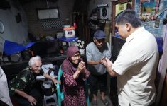 Gotong royong renovasi rumah warga Menteng, Jakarta. (Source: TVRI News)