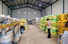 Ilustrasi balpres pakaian bekas yang diamankan (Source: Tribun News)