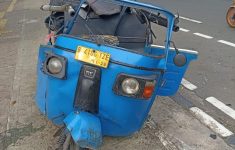 Kecelakaan Avanza vs Bajaj di Jalan Ahmad Yani, Jakarta Pusat. (Source: Polres Jakpus)