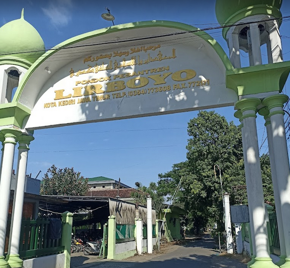 Pesantren Lirboyo kota Kediri (Source: Google Maps)